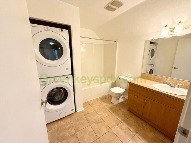 Foto del edificio - Awesome 1-bedroom condo near the heart of historic St. John's