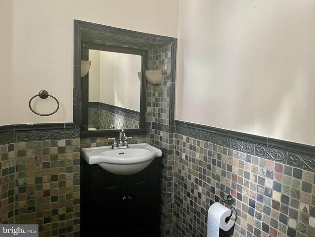 Foto del edificio - 8314 Cedar Rd