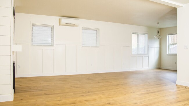 Building Photo - SPACIOUS 3 BEDROOM POULSBO HOME FOR RENT; ...