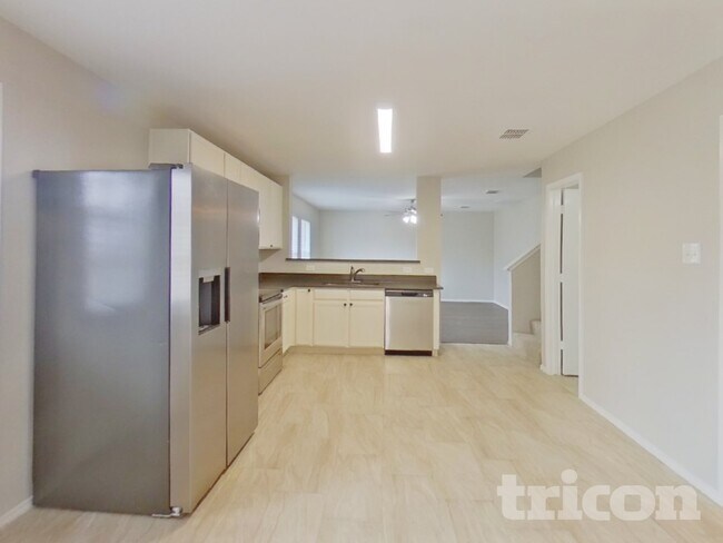 Building Photo - 1221 Dianthus Dr