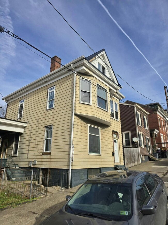 Building Photo - 17 7th St