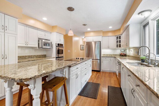 Building Photo - 8 Colella Farm Rd