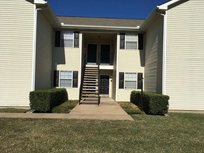 Primary Photo - 125 NE Johnson Ave