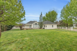 Building Photo - 8054 Ustick Rd