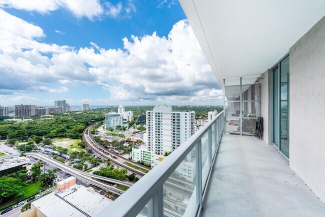Foto del edificio - 79 SW 12th St