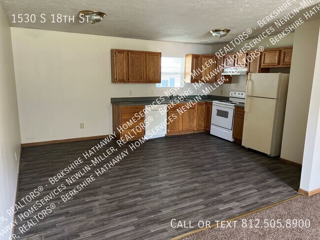 Building Photo - 3 Bedroom Duplex