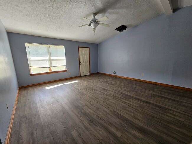 Foto del edificio - 6208 NW Birch Ave