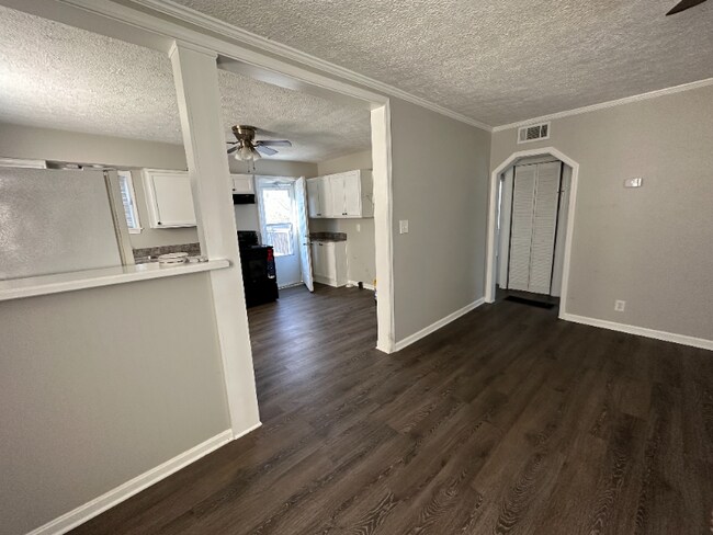 Building Photo - 4610 Picadilly Ave