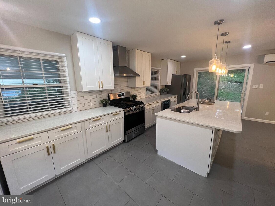 Foto principal - 3506 Beverly Dr