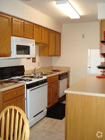 Cocina de dos habitaciones - Hickory & Penngrove Village