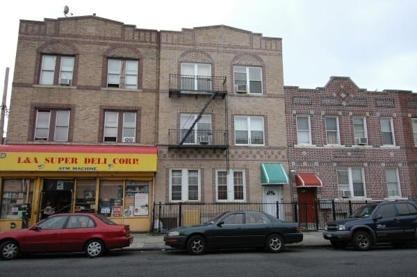 Building Photo - 116 Riverdale Ave