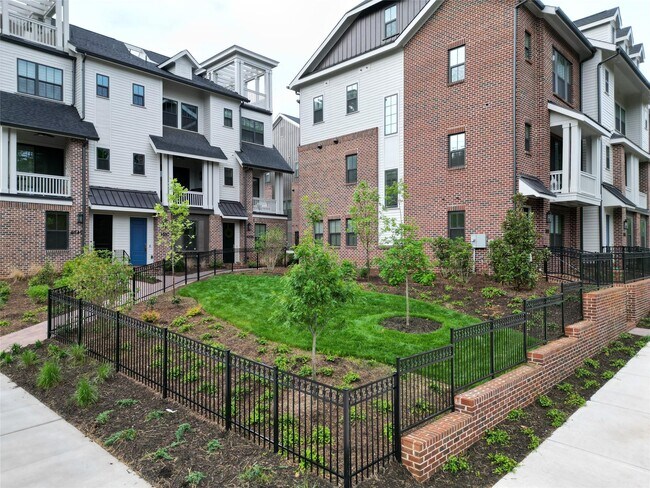 Foto del edificio - 4121 Selwyn Walk Ct
