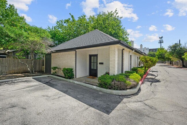 Foto del edificio - 1307 Kinney Ave