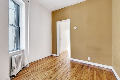 Building Photo - 450 W 54th St