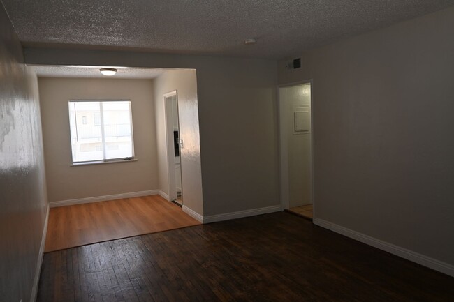 Building Photo - 304N 14th St - Charming 1950s 1 bedroom Ap...