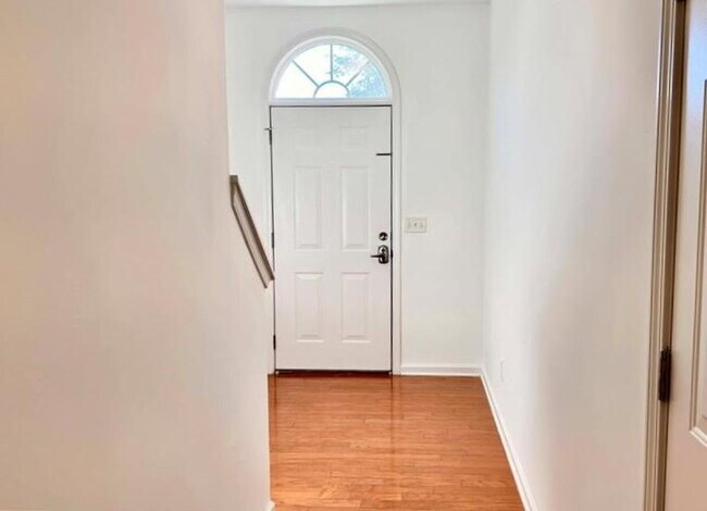 Foto del edificio - 6243 Shoreview Cir