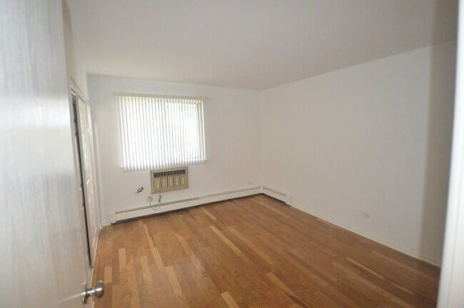 Building Photo - 1489 E Winslowe Dr