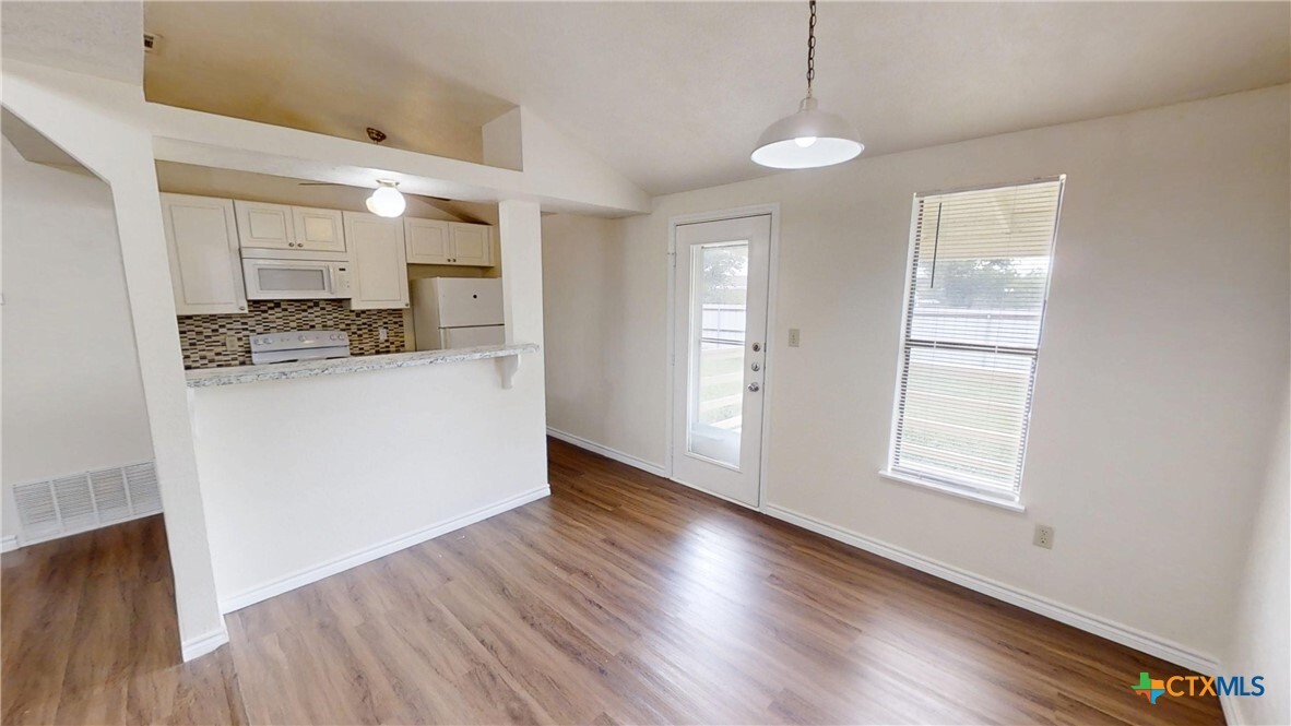 Building Photo - 3032 Carroll Dr