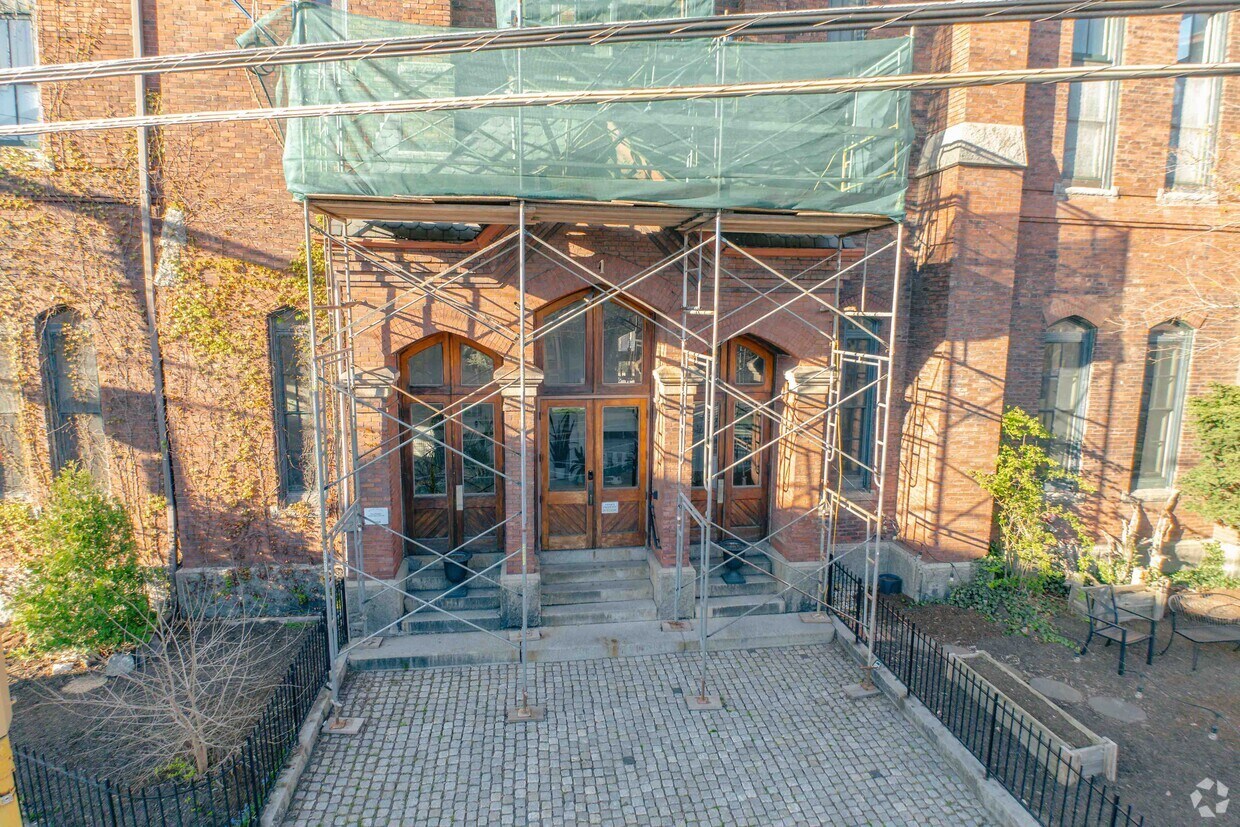 Building Entrance - 1 Summer St