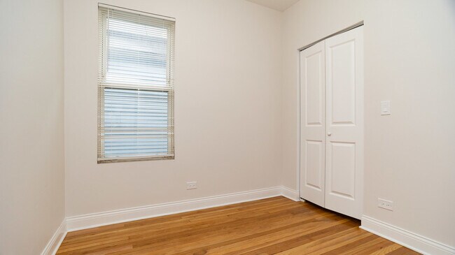 Foto del edificio - 1736 W Summerdale Ave