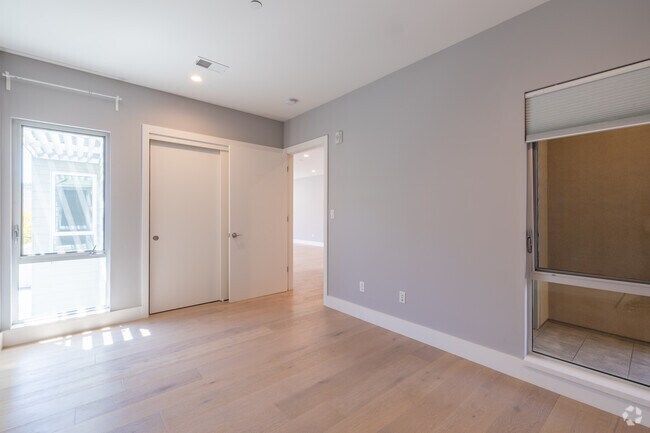 3 habitaciones, 2 baños - 1370 pies cuadrados - Dormitorio - 520 El Camino Real