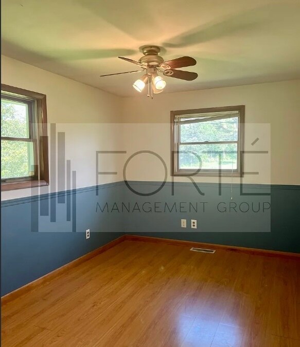 Foto del edificio - 27673 US-11