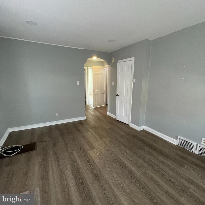 Primary Photo - 1430 Greeby St
