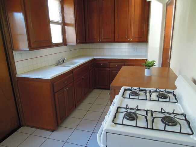 kitchen - 5734 Fulcher Ave