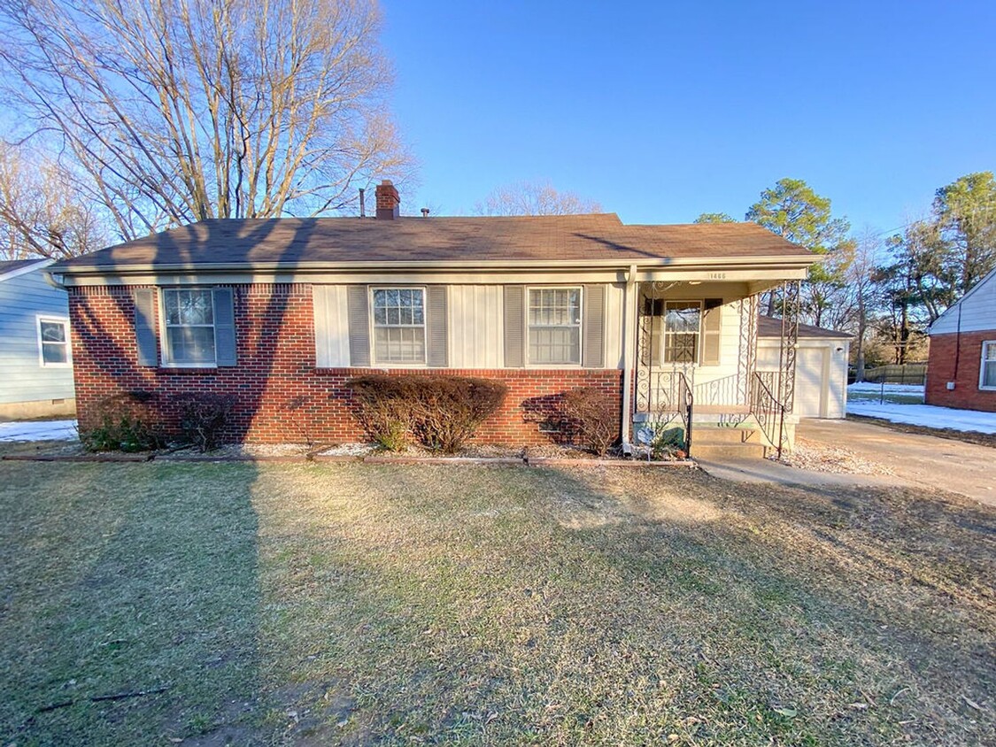 Primary Photo - 3 bed, 2.5 bath recently renovated in East...