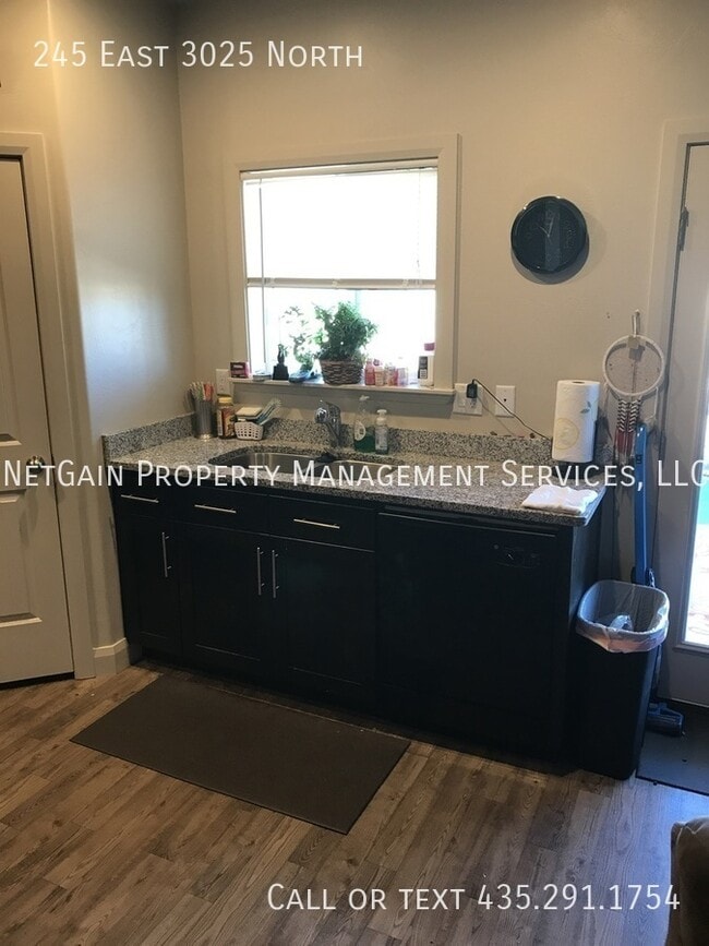 Foto del edificio - 245 E 3025 N