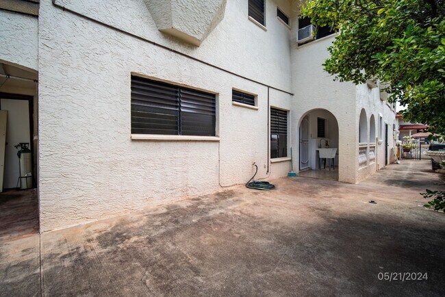 Building Photo - 4 Bed 2 Bath 1st Floor Unit Duplex In Waip...
