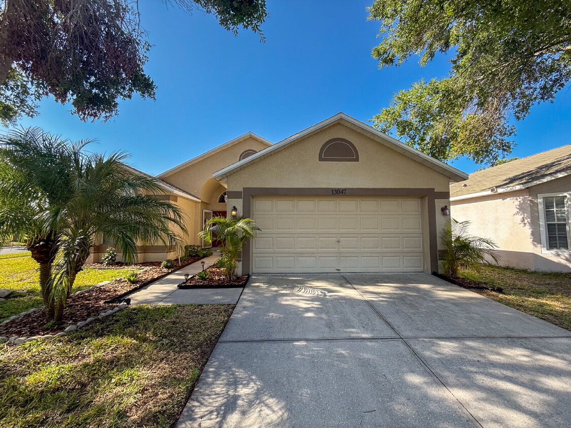 Foto principal - Stunning 3-Bedroom Retreat in Gibsonton wi...