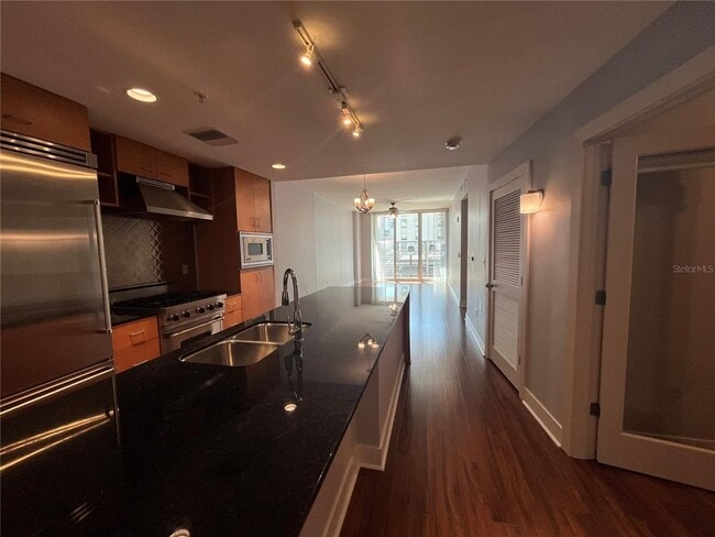 Foto del edificio - 1120 E Kennedy Blvd