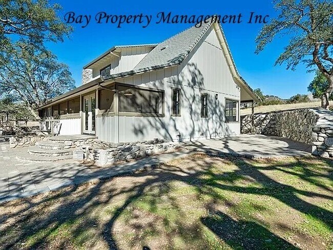 Foto del edificio - Breathtaking Views from this horse propert...