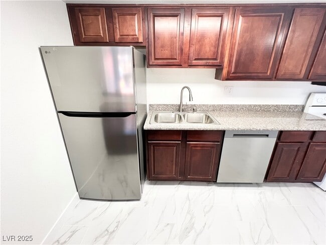 Foto del edificio - 5161 River Glen Dr