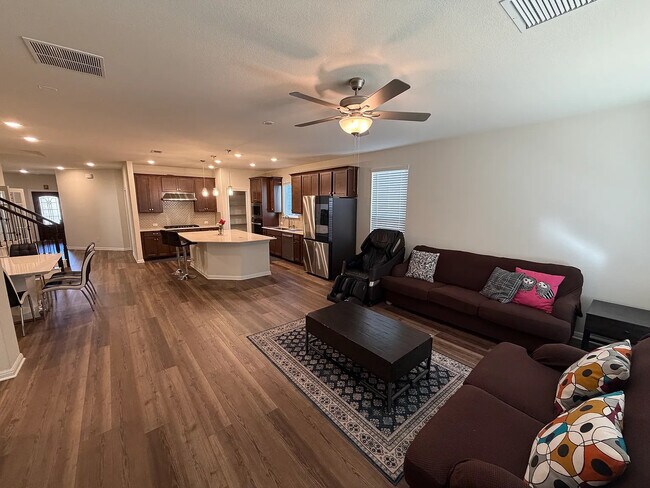 Building Photo - Room in House on Regatta Trl