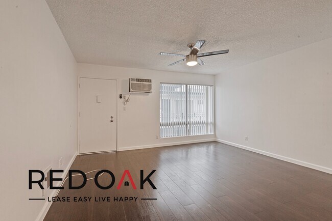 Foto del edificio - ~1 Month FREE~ Wonderful, Bright Studio wi...