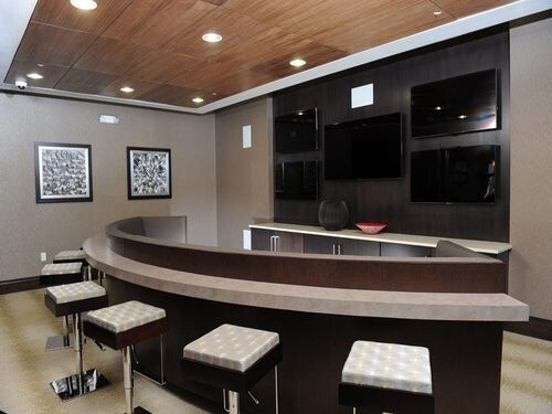 Building Photo - 450 Orient Way