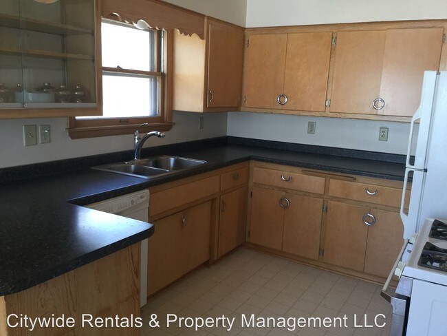 Foto del edificio - 10006-10008 W North Ave