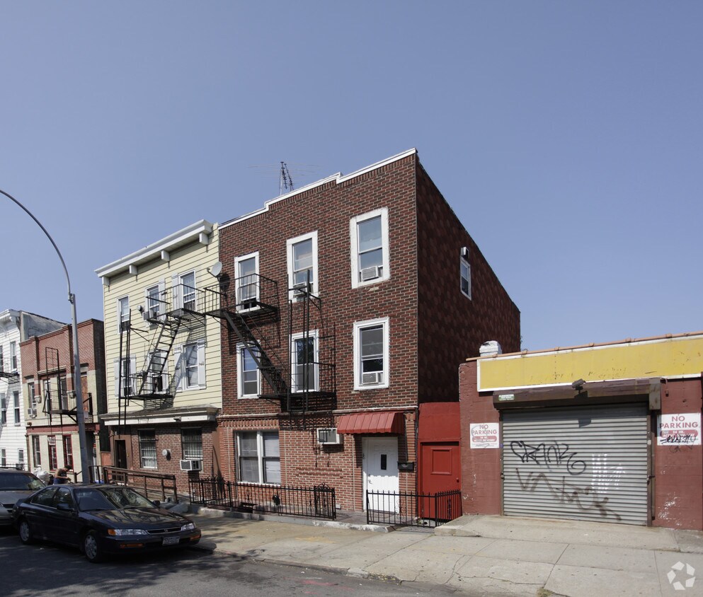 Primary Photo - 225 21st St