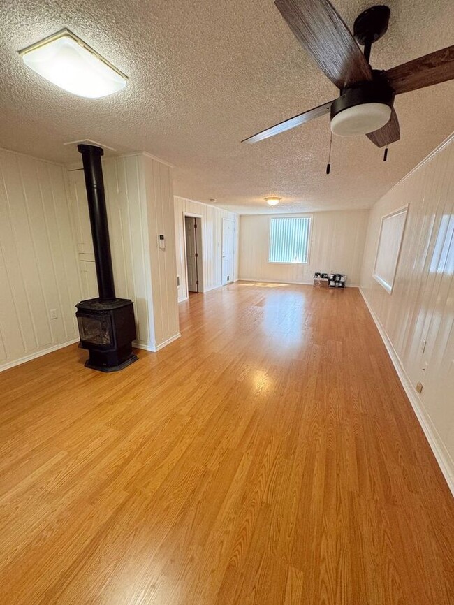 Foto del edificio - Perfect 2 spacious bedroom, 1 bath home in...