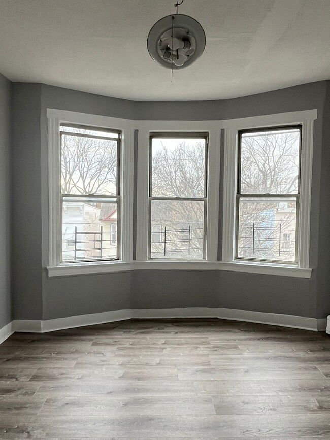 Building Photo - 97 Stevens Ave