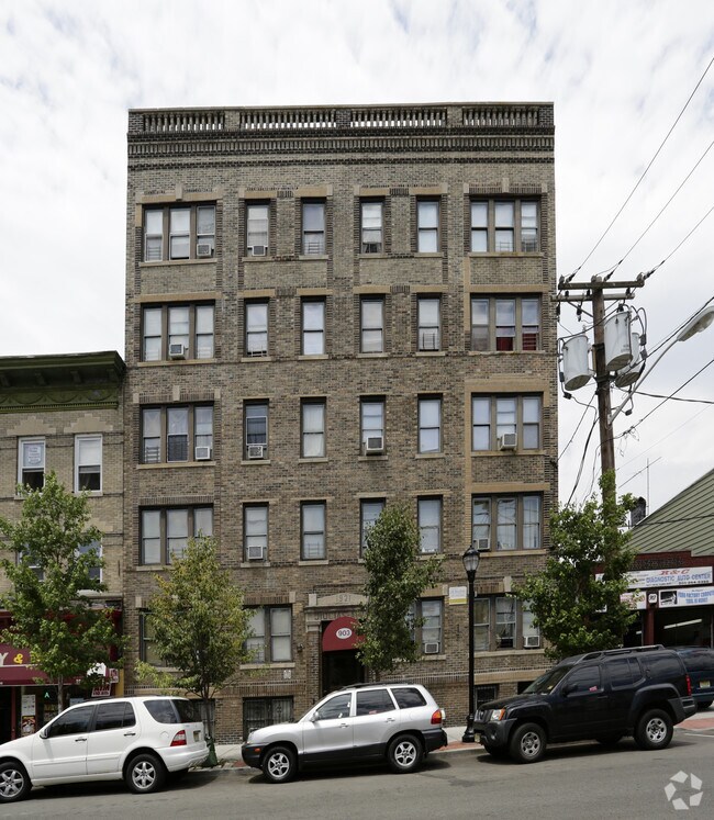 Building Photo - Jiulias Apartments