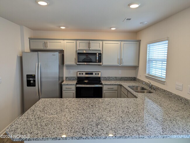 Building Photo - 4105 Laurel Rdg Dr