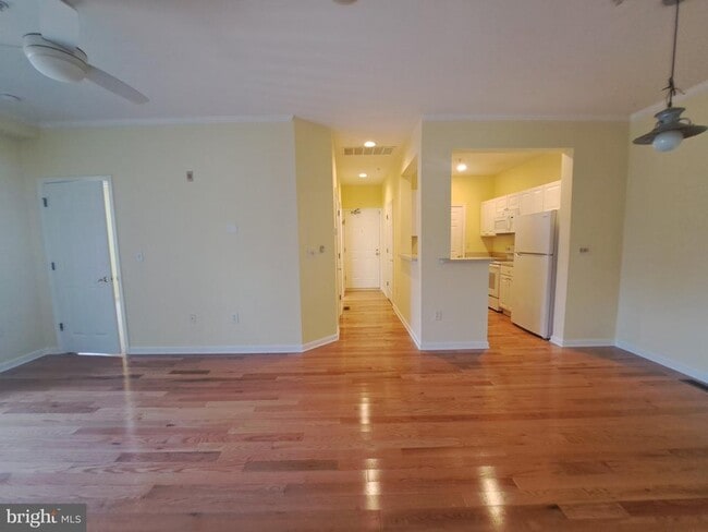 Building Photo - 4100 Sandpiper Dr