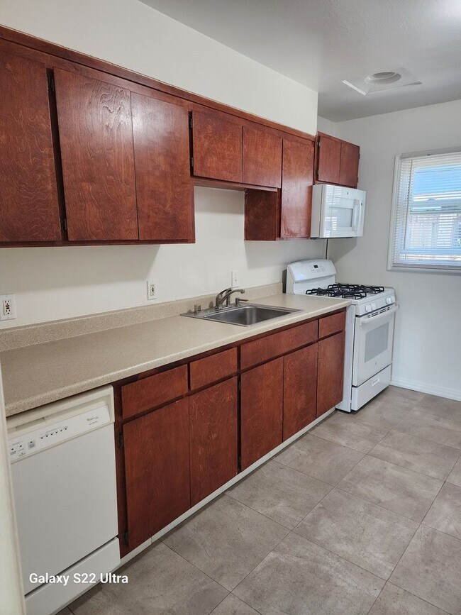 Building Photo - 2 Bedroom Duplex in Martinez