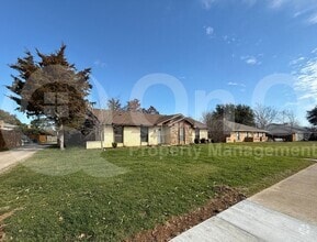 Building Photo - 69 Lakewood Dr