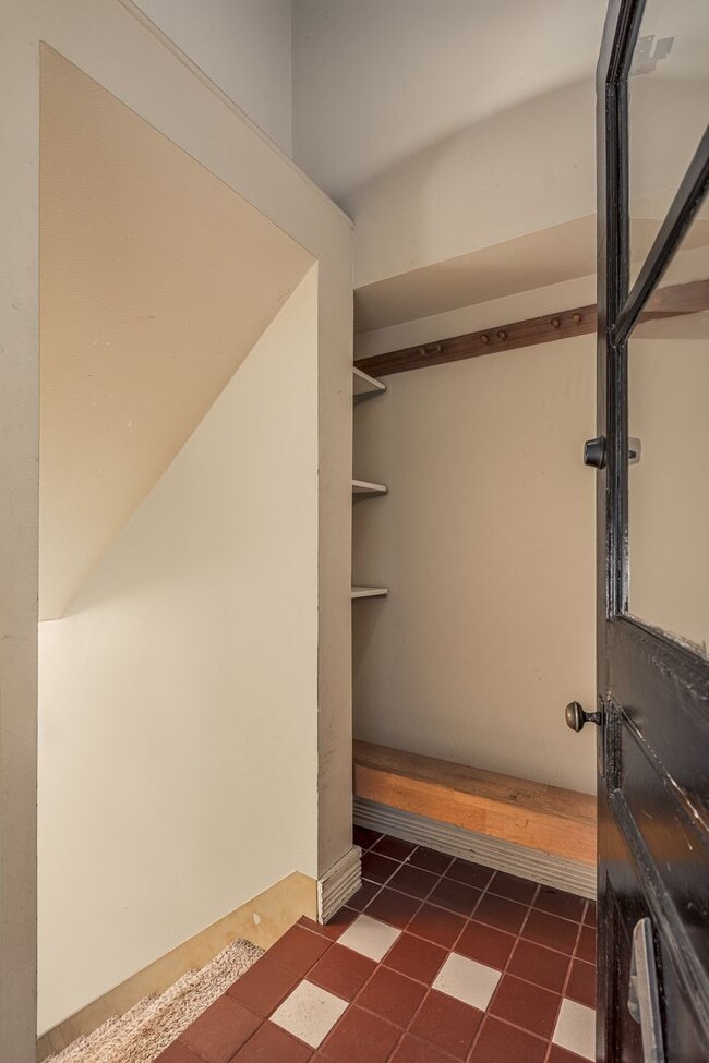 Building Photo - TOW2146