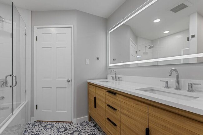 Photo - Classic Mid-Century Modern Air Conditioned... House