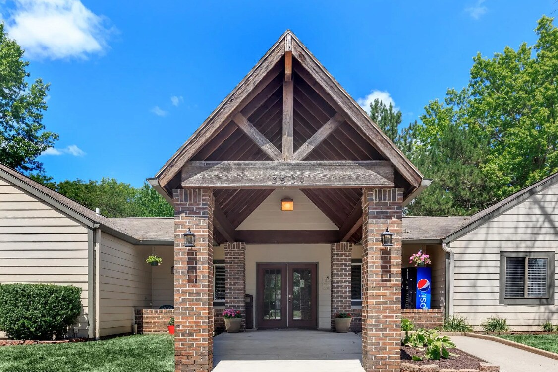 Rock Ridge Commons Apartments in Moline, IL